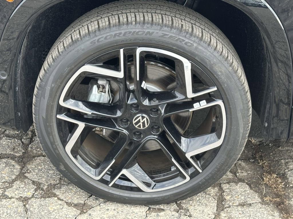 New 2026 Volkswagen Tiguan SEL R-Line AWD/4WD image 7