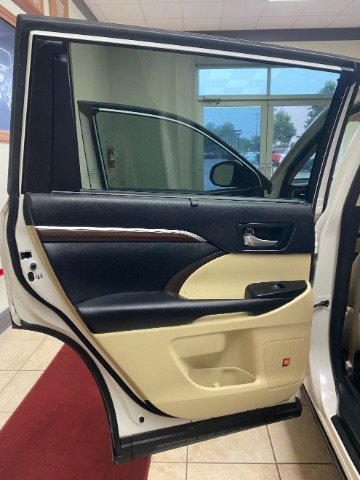 Used 2016 Toyota Highlander Limited AWD/4WD image 9