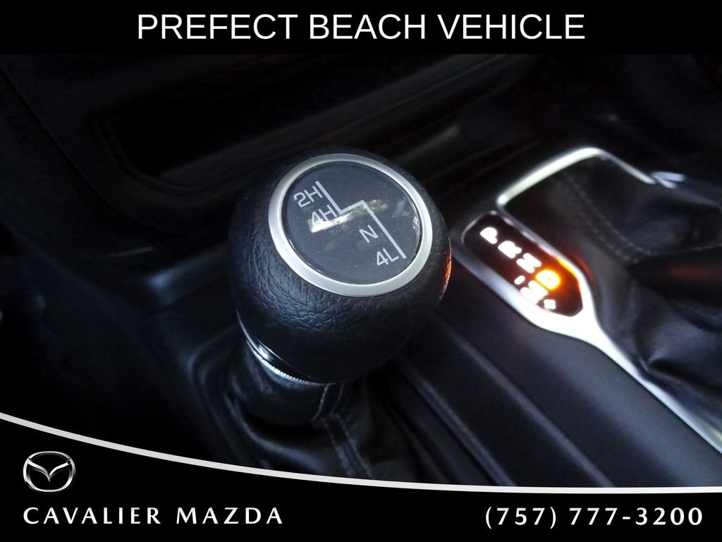 Used 2025 Jeep Wrangler Unlimited Sahara AWD/4WD image 32