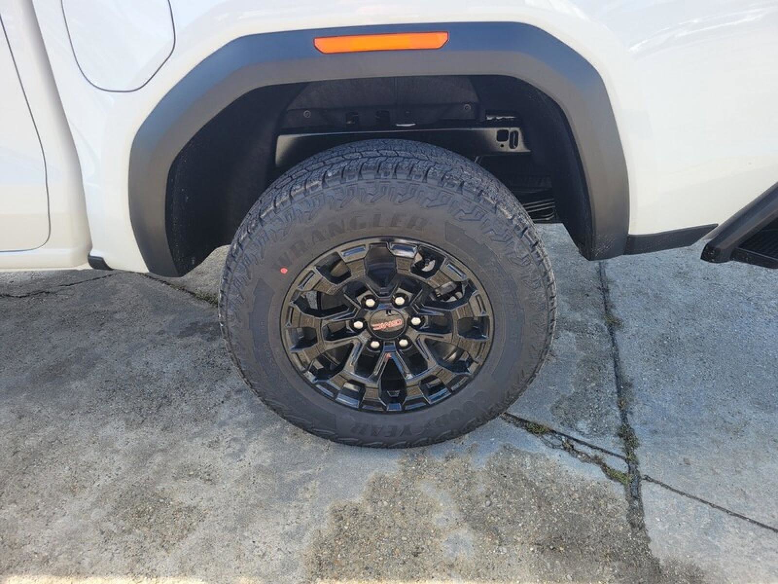 New 2026 GMC Canyon Elevation image 8