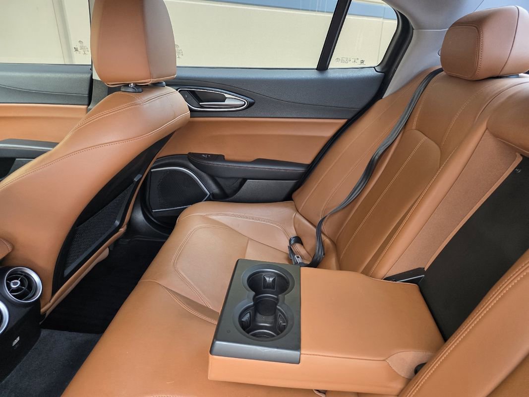 Used 2018 Alfa Romeo Giulia AWD image 15