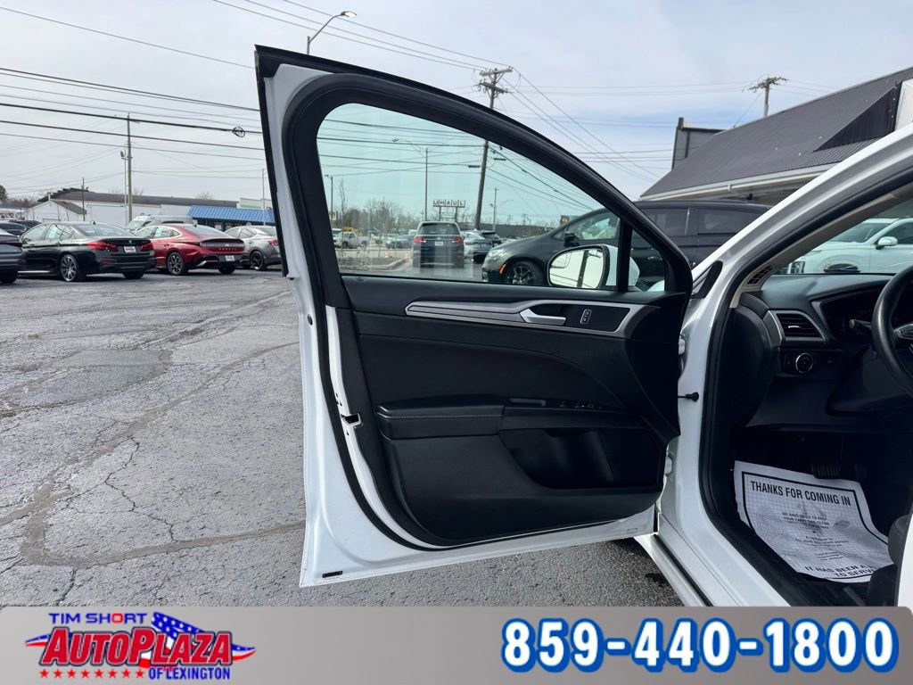 Used 2018 Ford Fusion SE w/ Fusion SE Technology Package image 45