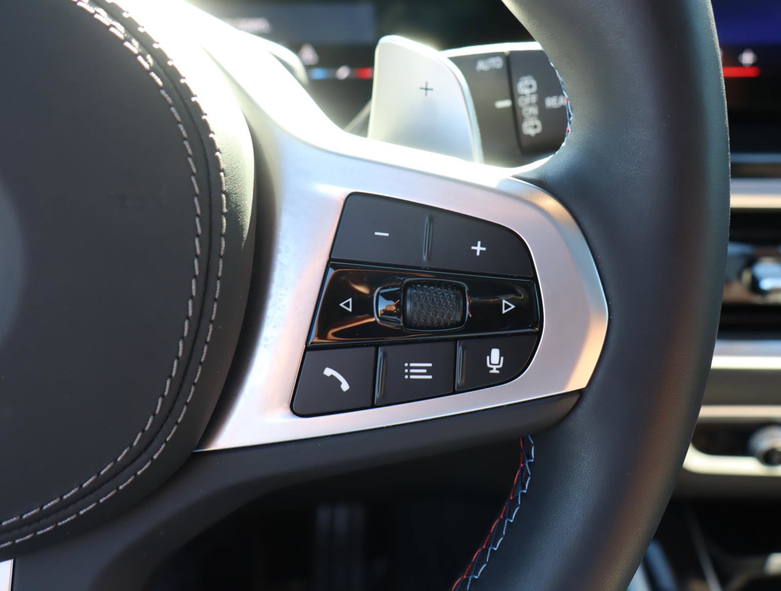 Used 2025 BMW X7 M60i w/ Executive Package image 23