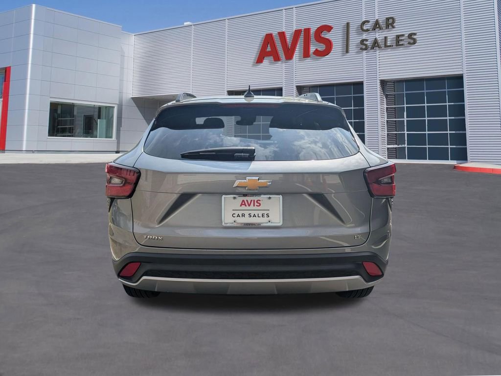 Used 2025 Chevrolet Trax LT w/ LT Convenience Package image 7