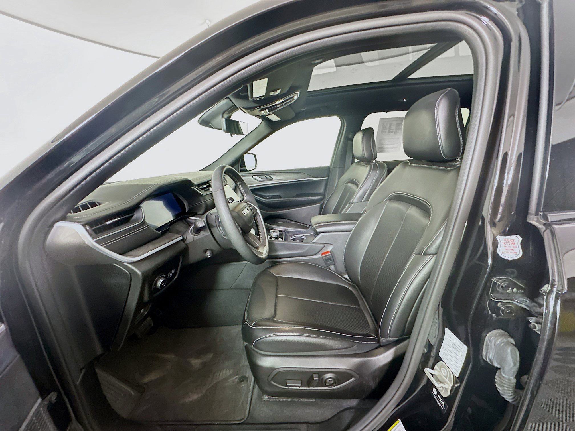 Used 2024 Jeep Grand Cherokee L Limited w/ Luxury Tech Group II image 13