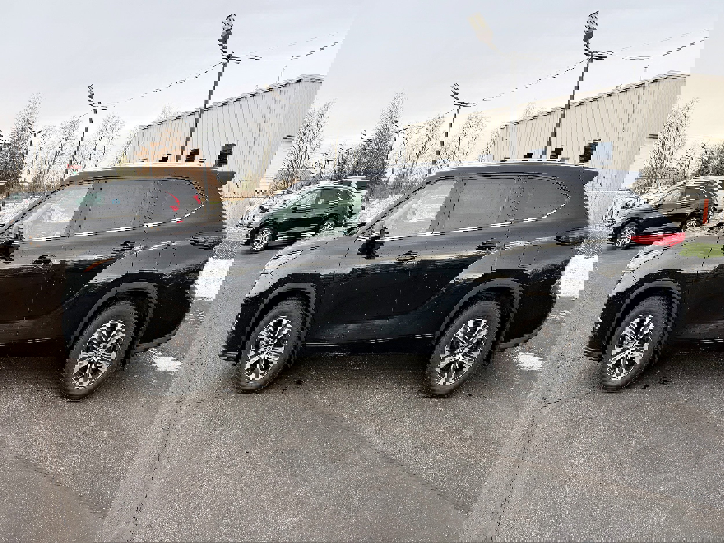 Used 2021 Toyota Highlander XLE image 6