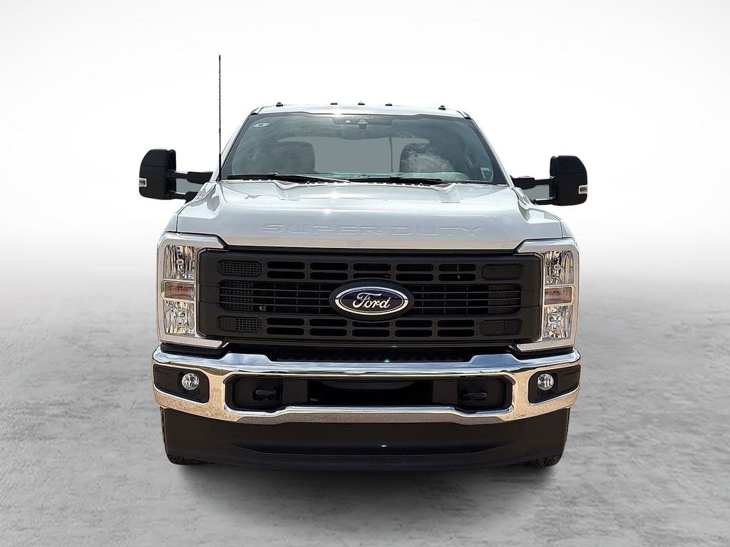 Used 2025 Ford F350 XLT AWD/4WD image 3