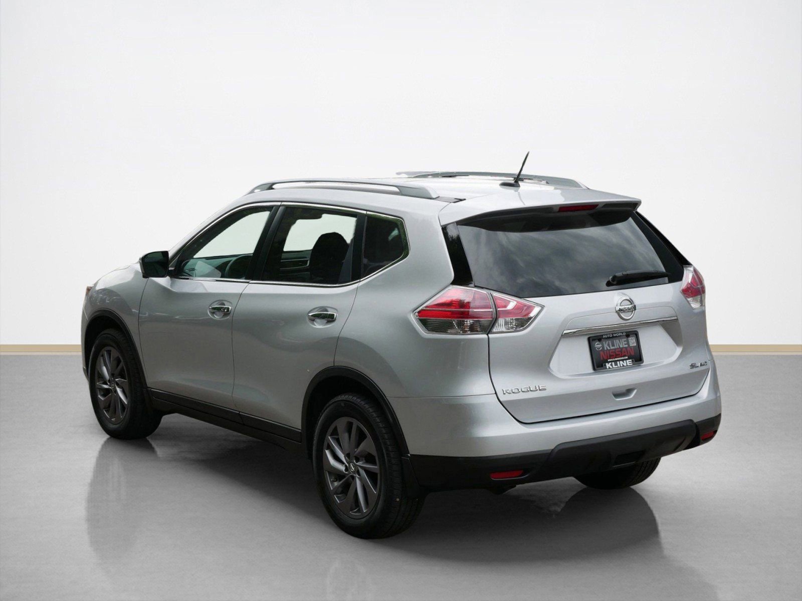 Used 2016 Nissan Rogue SL w/ SL Premium Package AWD/4WD image 3