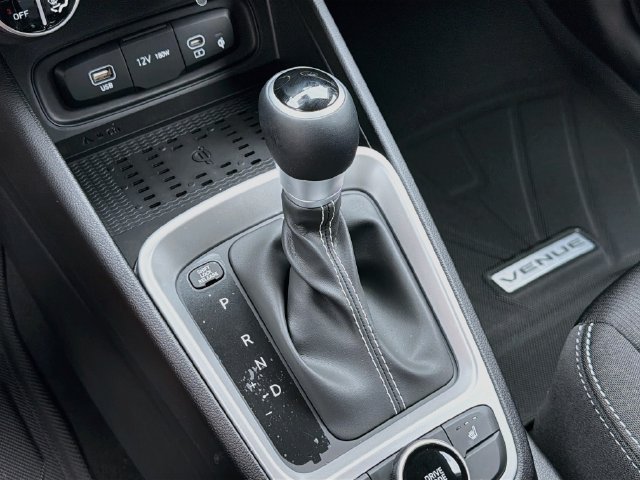 New 2026 Hyundai Venue SEL FWD image 16