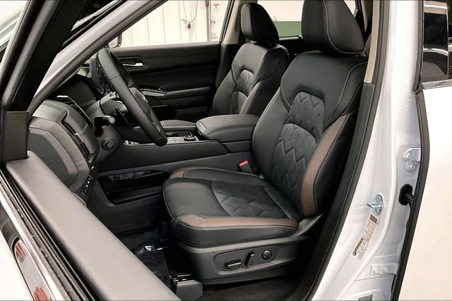 New 2026 Nissan Pathfinder Platinum AWD/4WD image 10