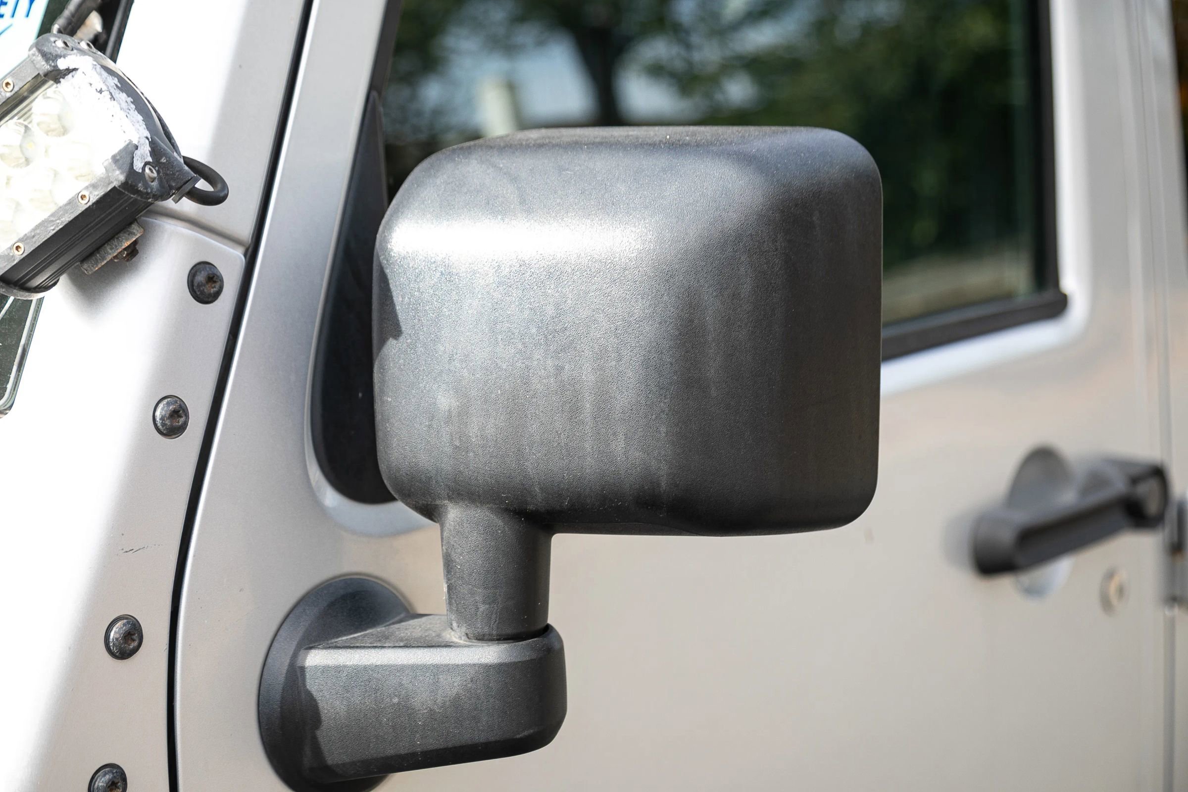 Used 2012 Jeep Wrangler Unlimited Rubicon w/ Connectivity Group image 18