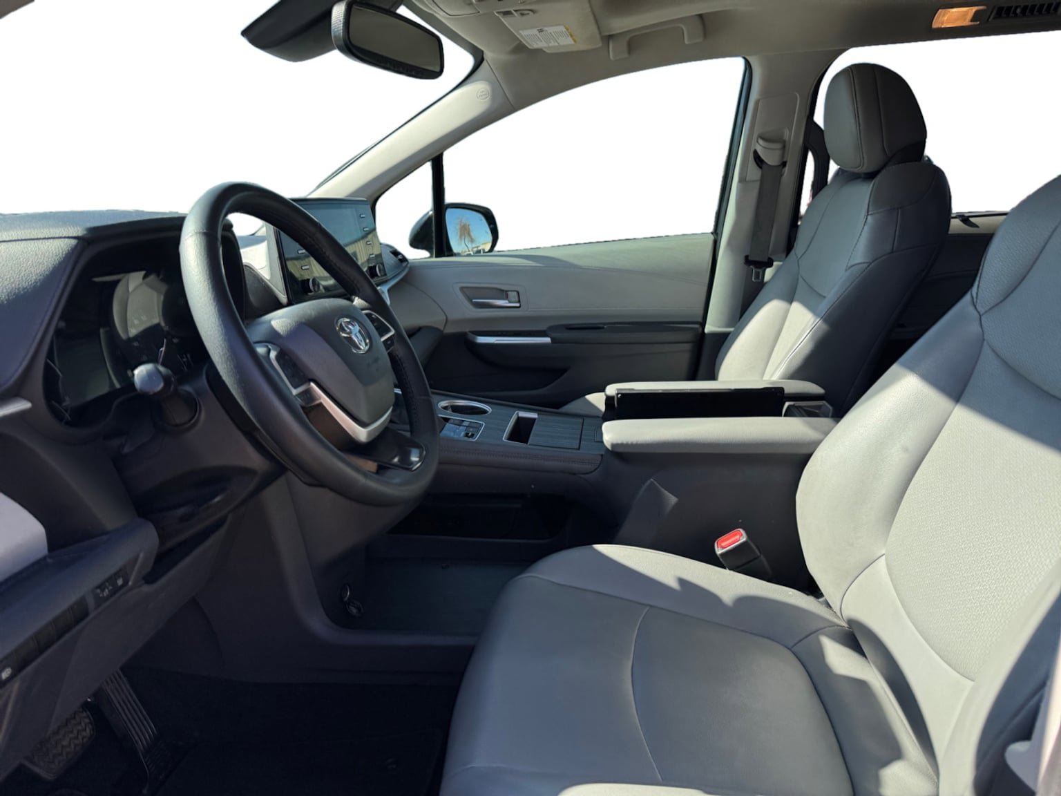 Used 2022 Toyota Sienna XLE FWD image 10
