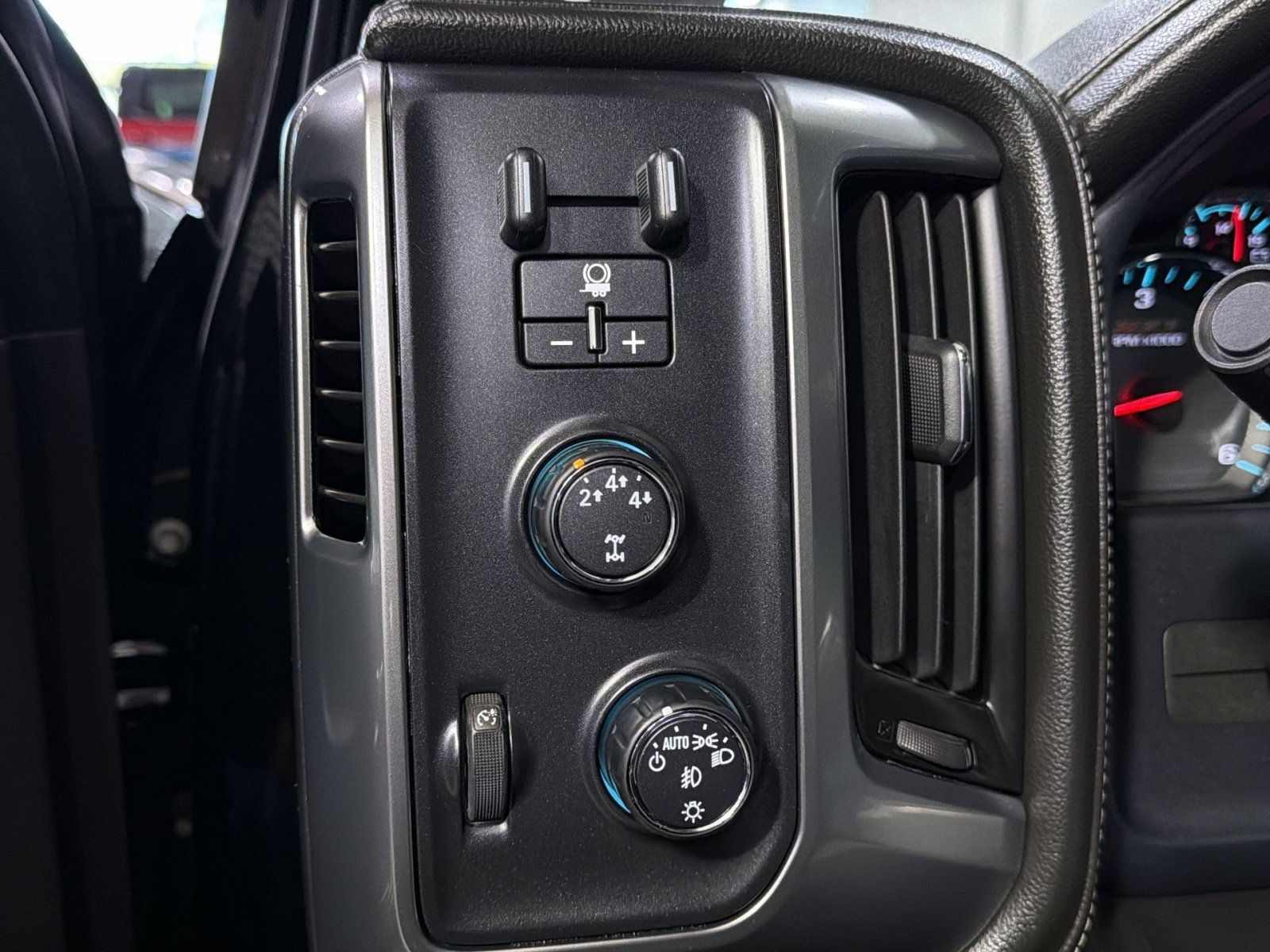 Used 2016 Chevrolet Silverado 2500 LTZ w/ LTZ Plus Package AWD/4WD image 29