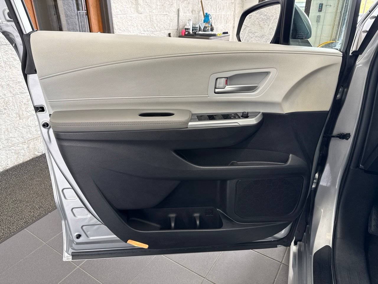 Certified 2025 Toyota Sienna XLE w/ XLE Plus Package AWD/4WD image 35