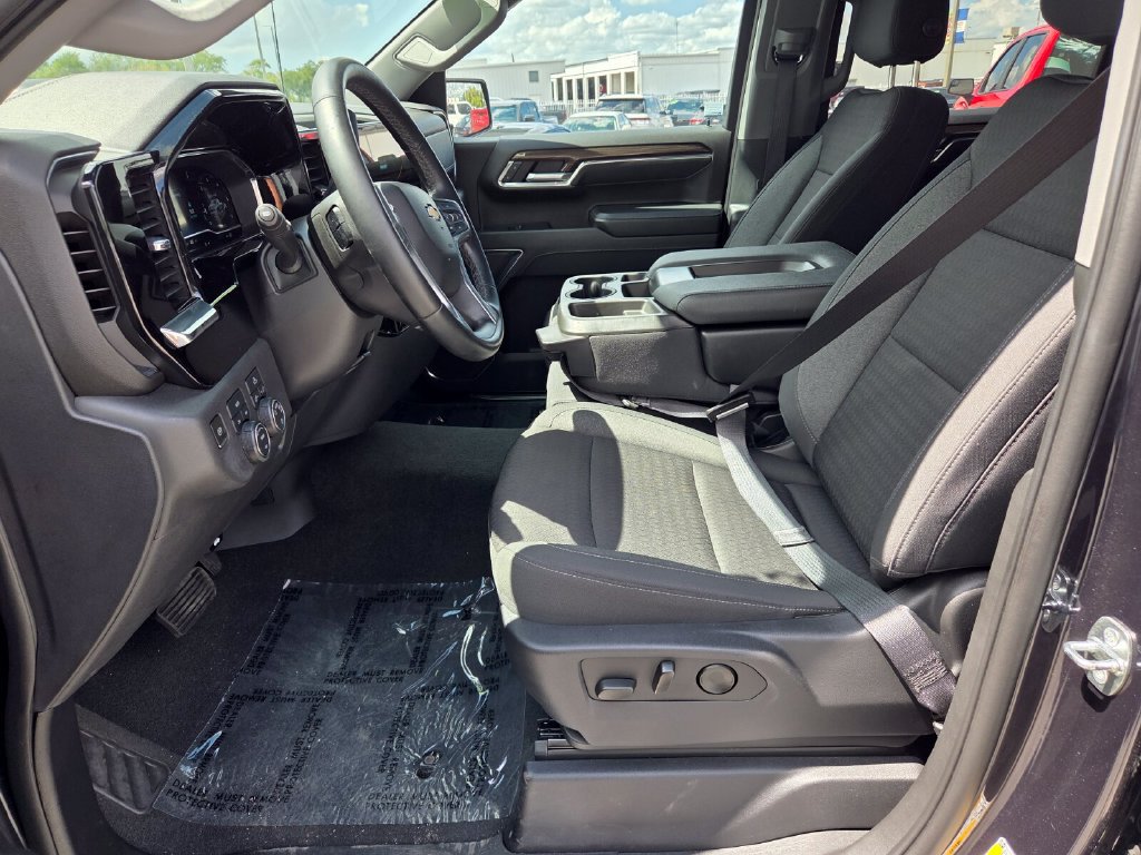 Used 2023 Chevrolet Silverado 1500 LT AWD/4WD image 5