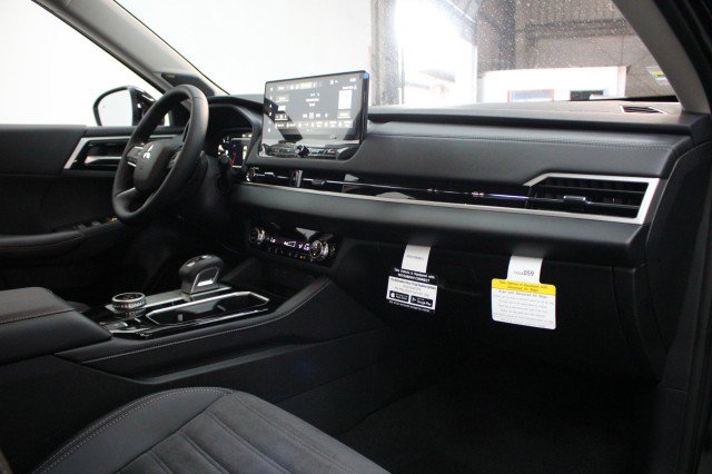 New 2026 Mitsubishi Outlander SE image 16