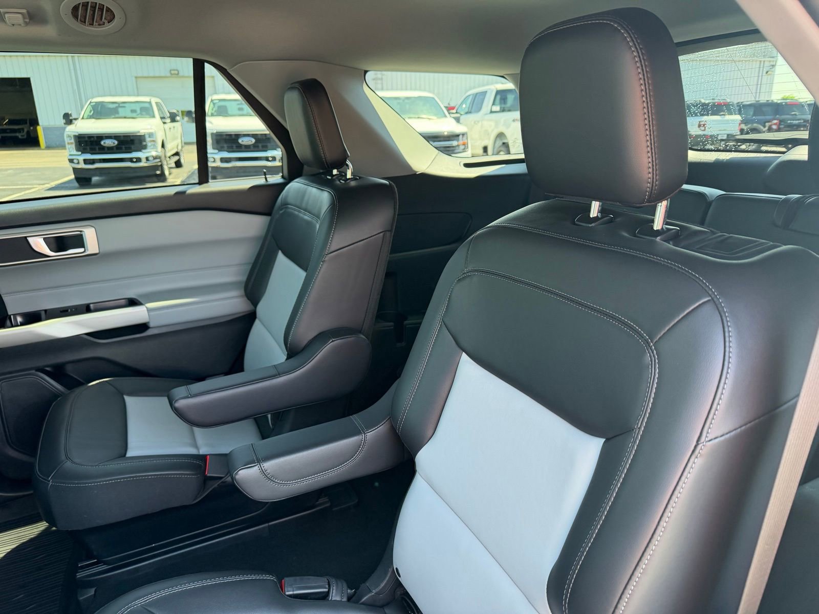 Used 2023 Ford Explorer XLT w/ Equipment Group 202A image 14