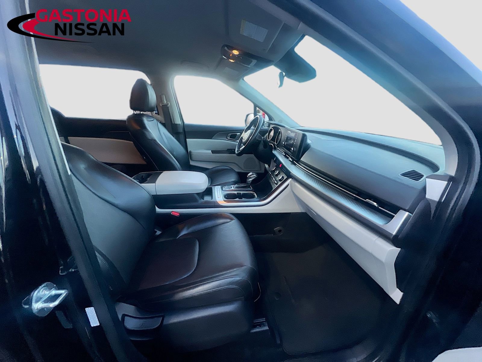 Used 2024 Kia Carnival LX image 38