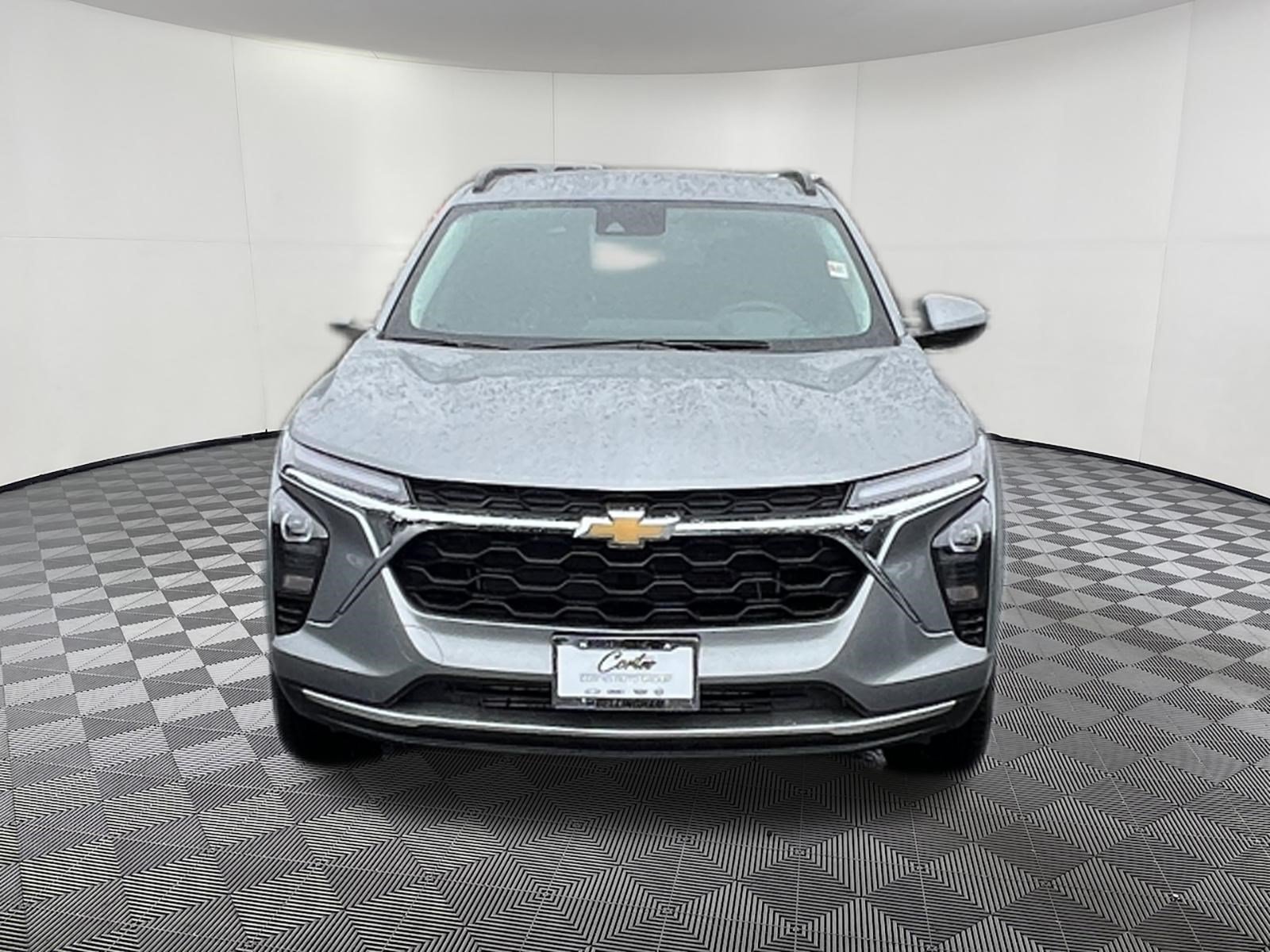 Used 2026 Chevrolet Trax LT w/ Driver Confidence Package FWD image 2