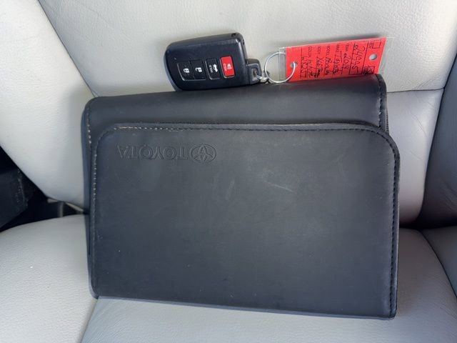 Used 2014 Toyota Avalon XLE Premium image 26