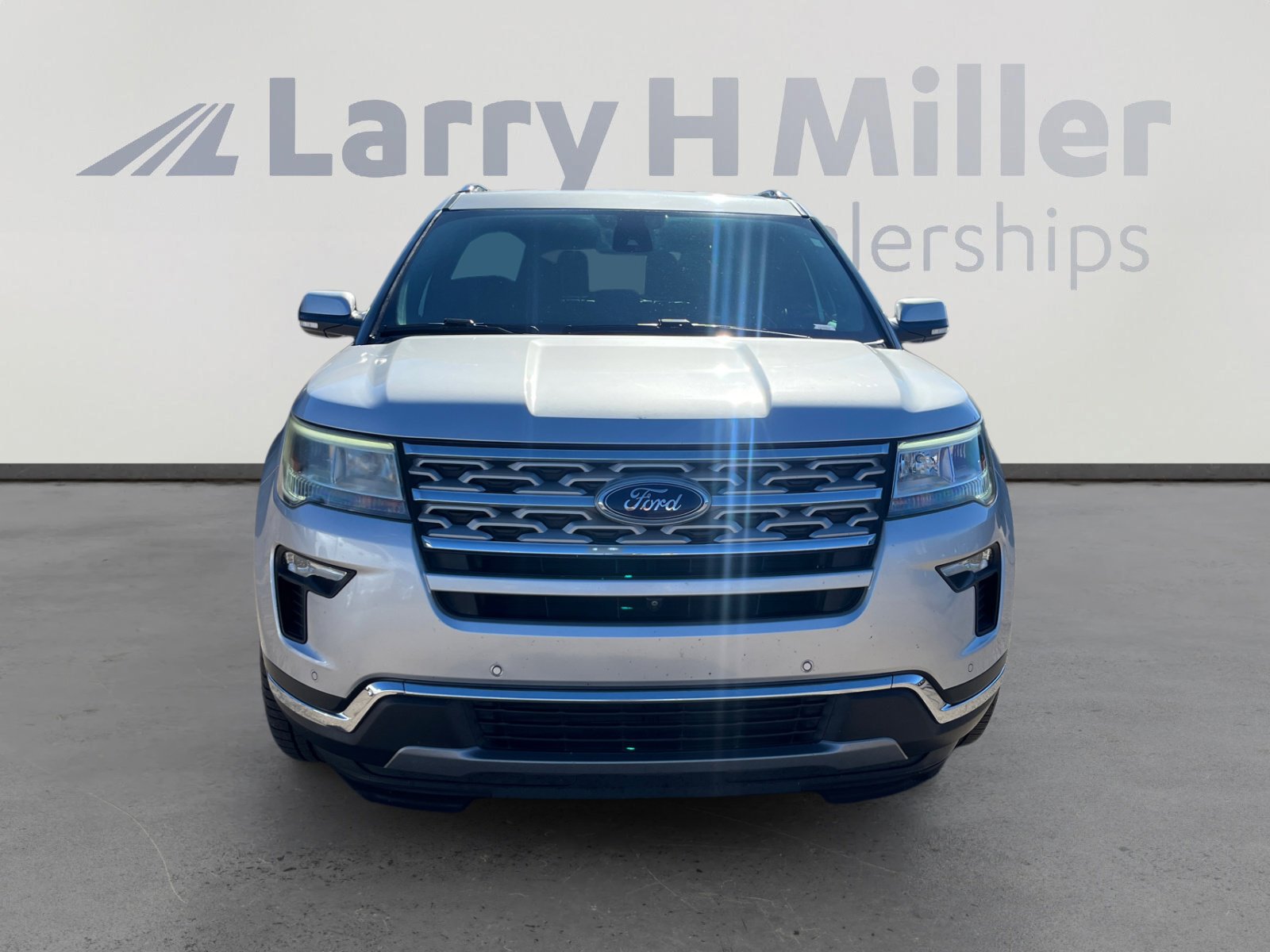 Used 2018 Ford Explorer Limited w/ Ford Safe & Smart Package image 8