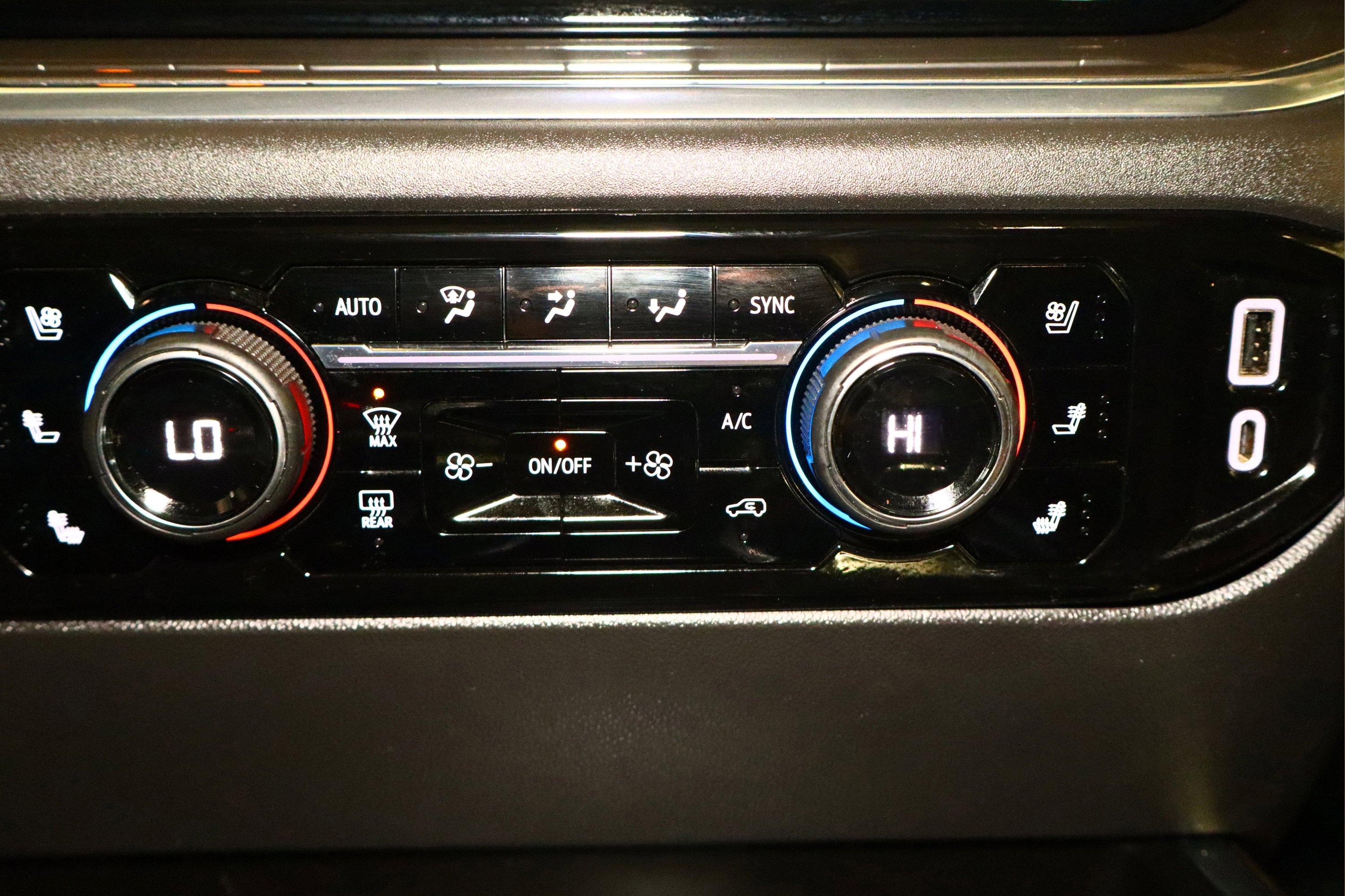 Used 2023 Chevrolet Silverado 1500 High Country w/ Z71 Off-Road Package image 25