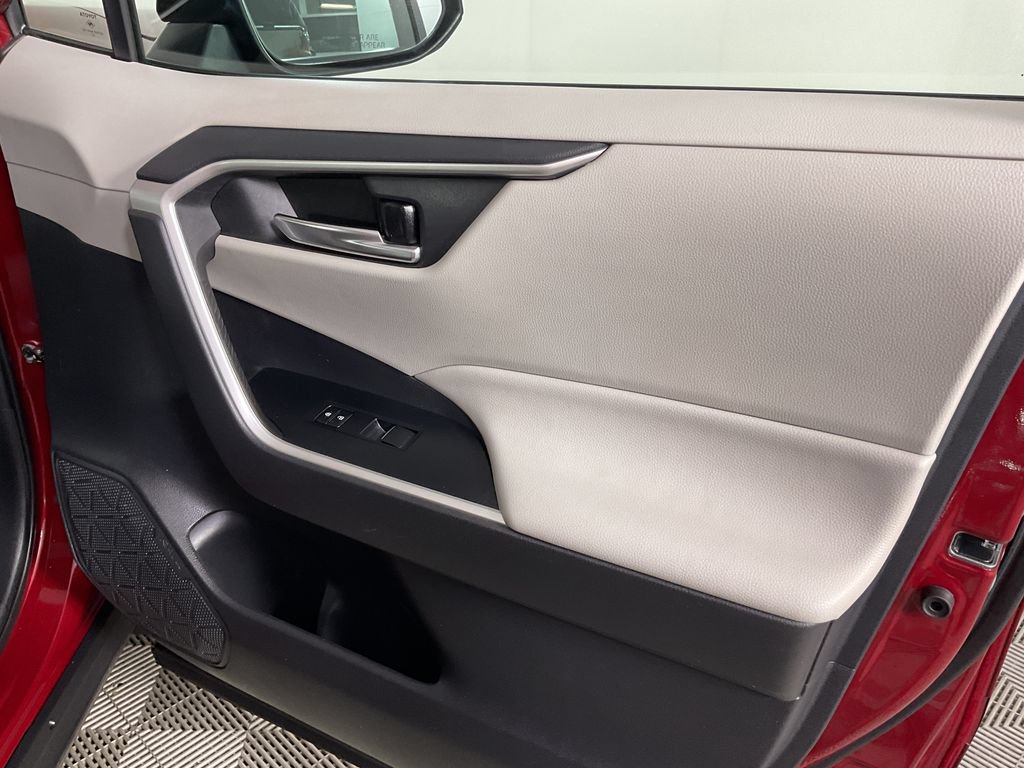 Used 2020 Toyota RAV4 XLE Premium AWD/4WD image 25
