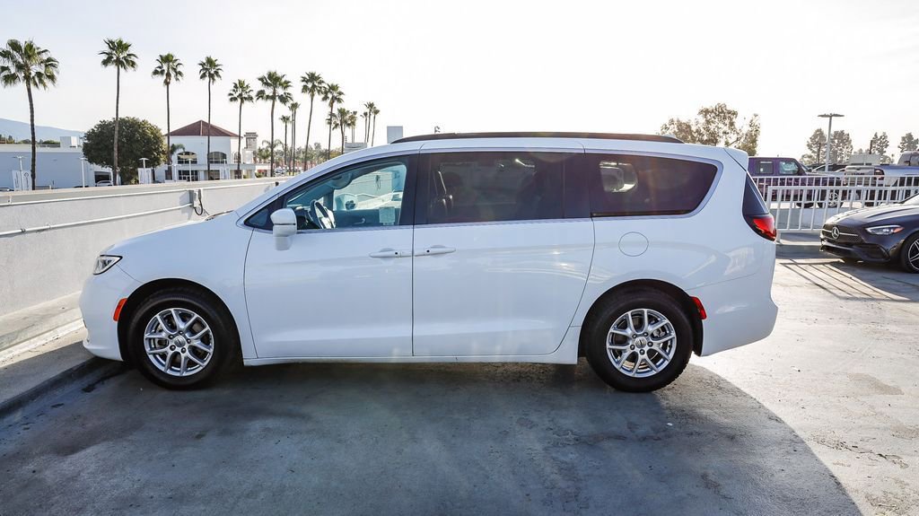 Used 2022 Chrysler Pacifica Touring-L image 14