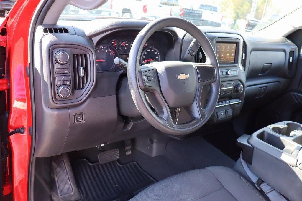 Used 2020 Chevrolet Silverado 1500 Custom w/ Custom Value Package image 5