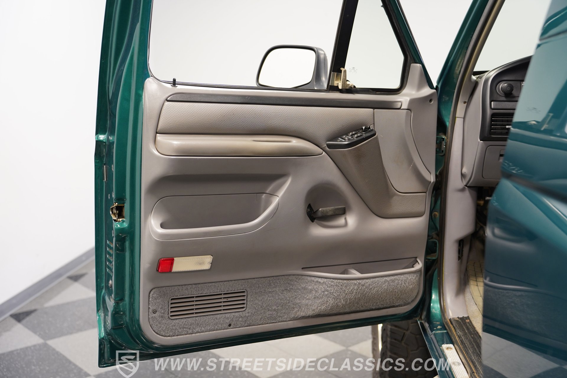 Used 1996 Ford Bronco XLT image 37