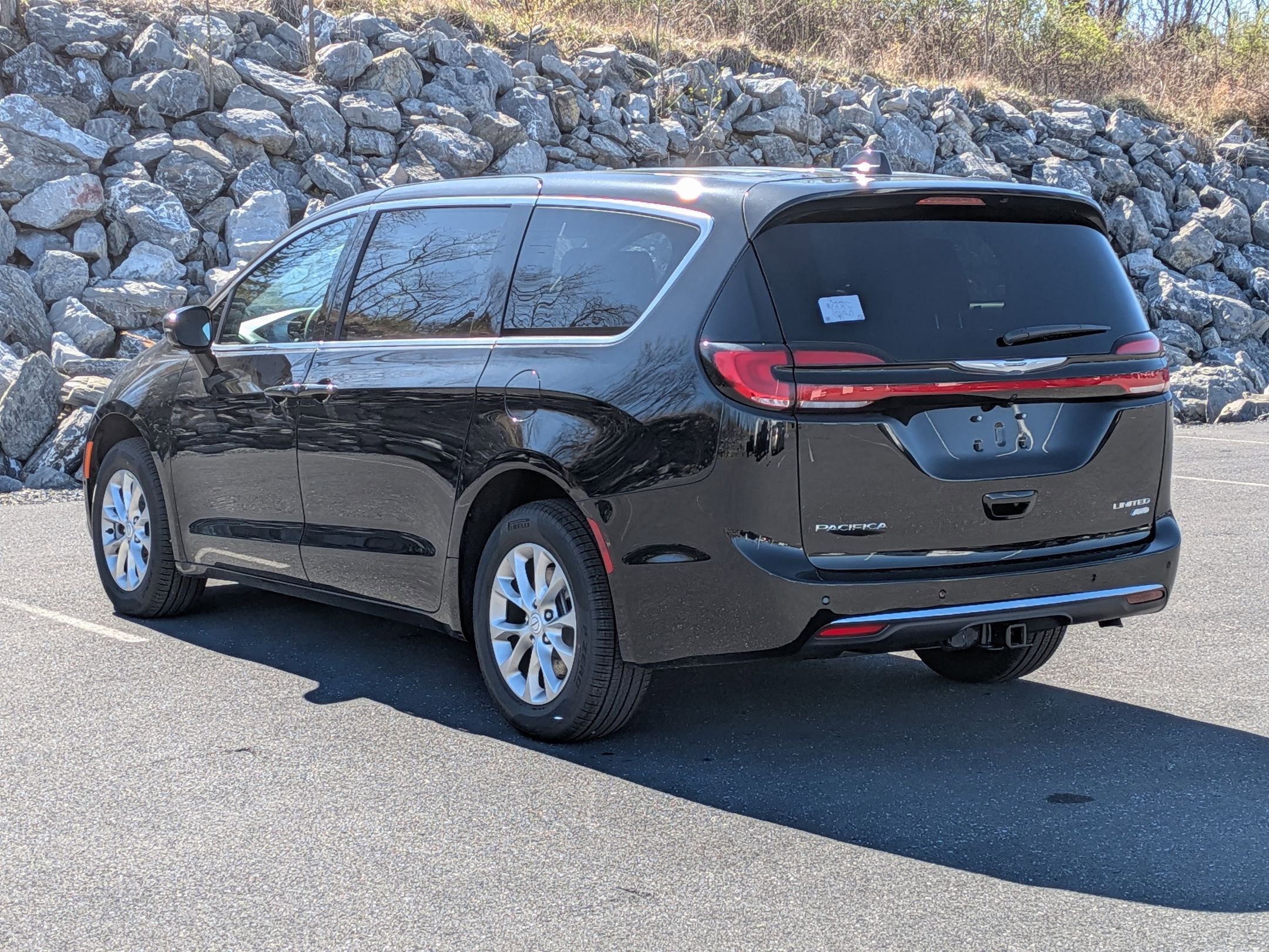 New 2026 Chrysler Pacifica Limited w/ Trailer Tow Group image 7