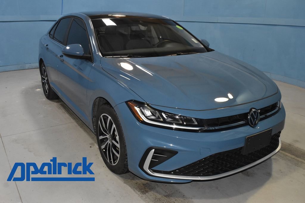 Used 2025 Volkswagen Jetta SE FWD image 1