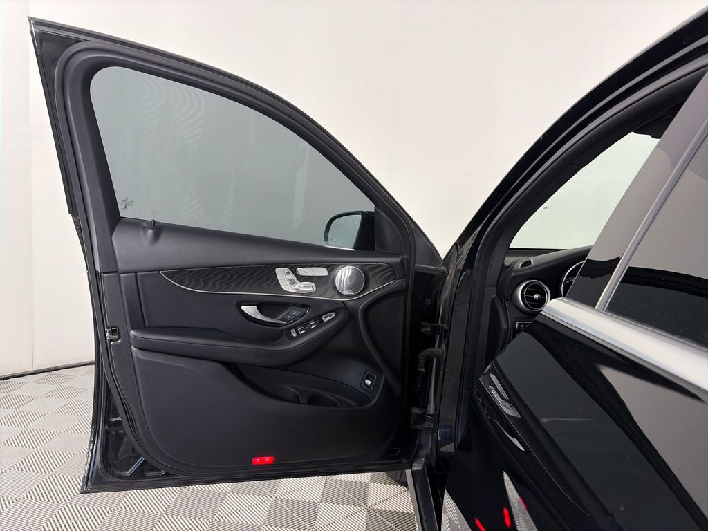Used 2018 Mercedes-Benz GLC 300 4MATIC image 10