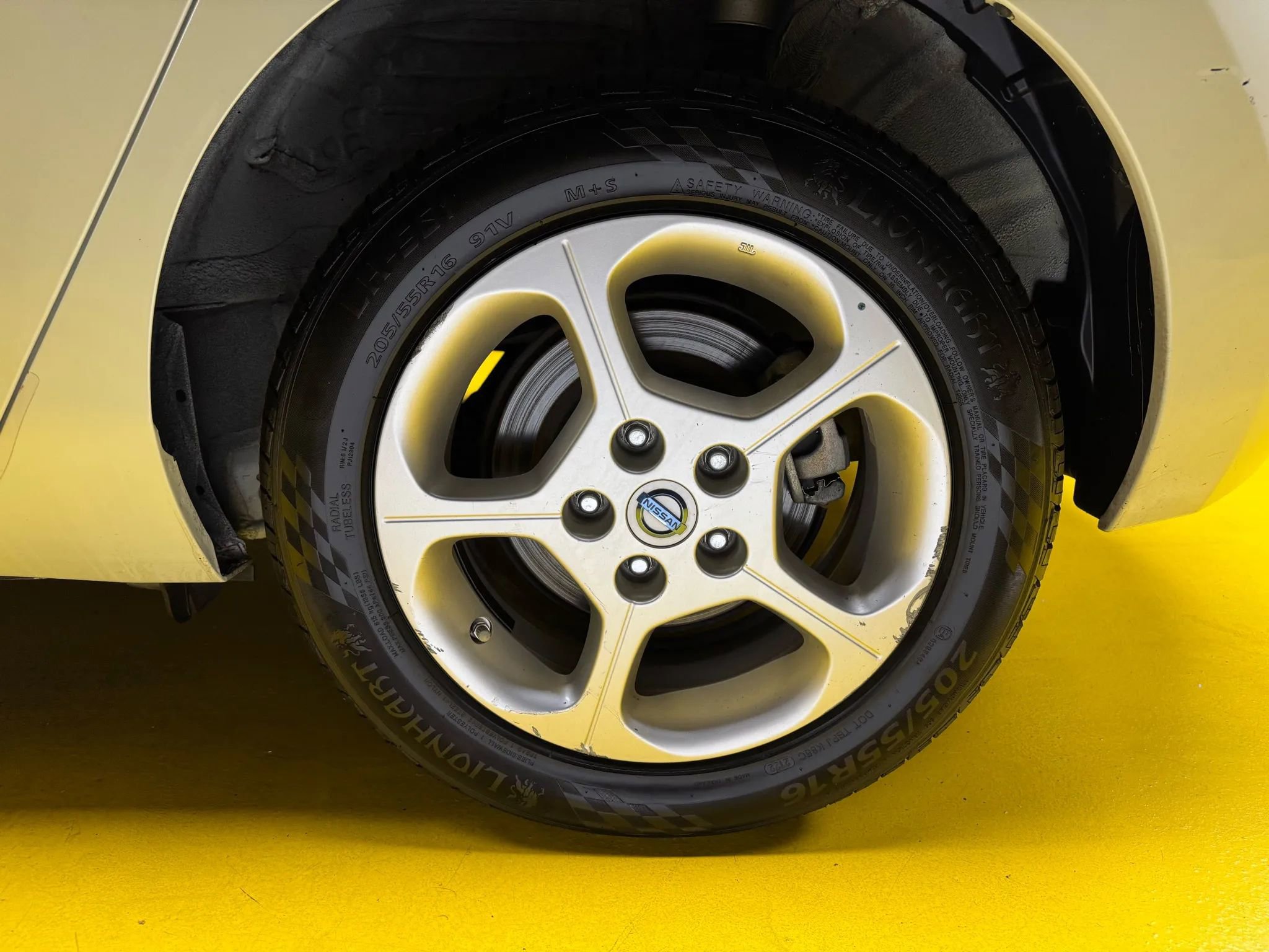 Used 2012 Nissan Leaf SV image 10