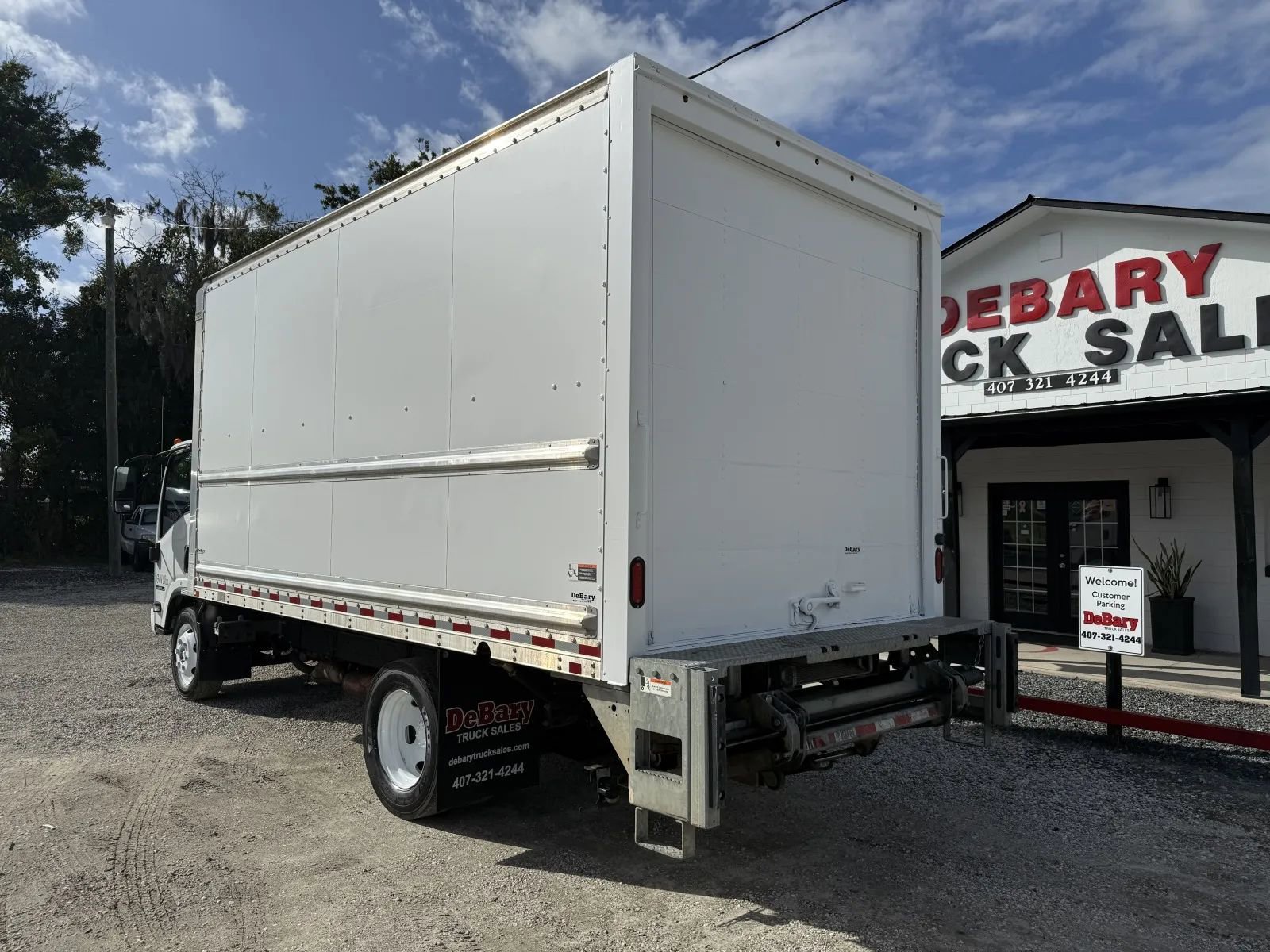 Used 2020 Isuzu NPR image 5