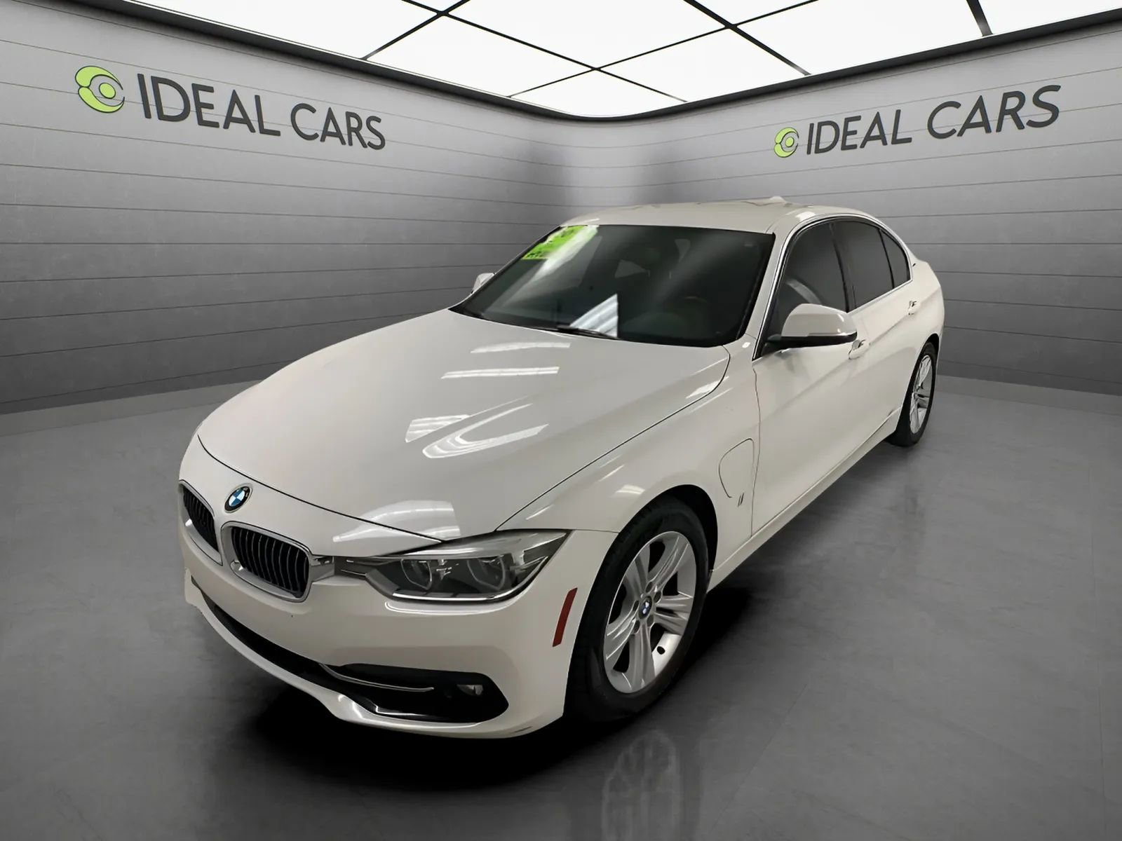 Used 2018 BMW 330e RWD image 1