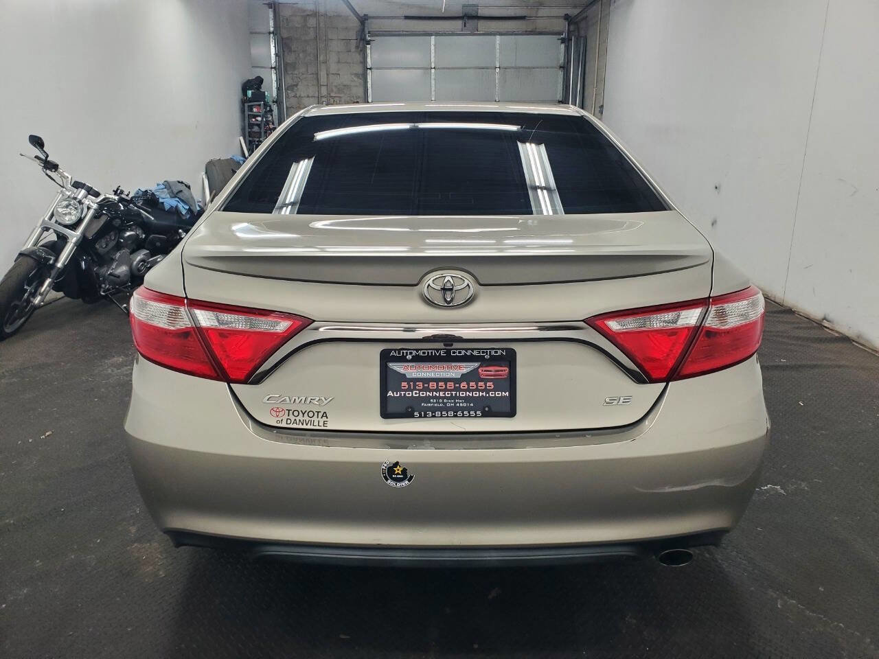 Used 2015 Toyota Camry SE FWD image 6