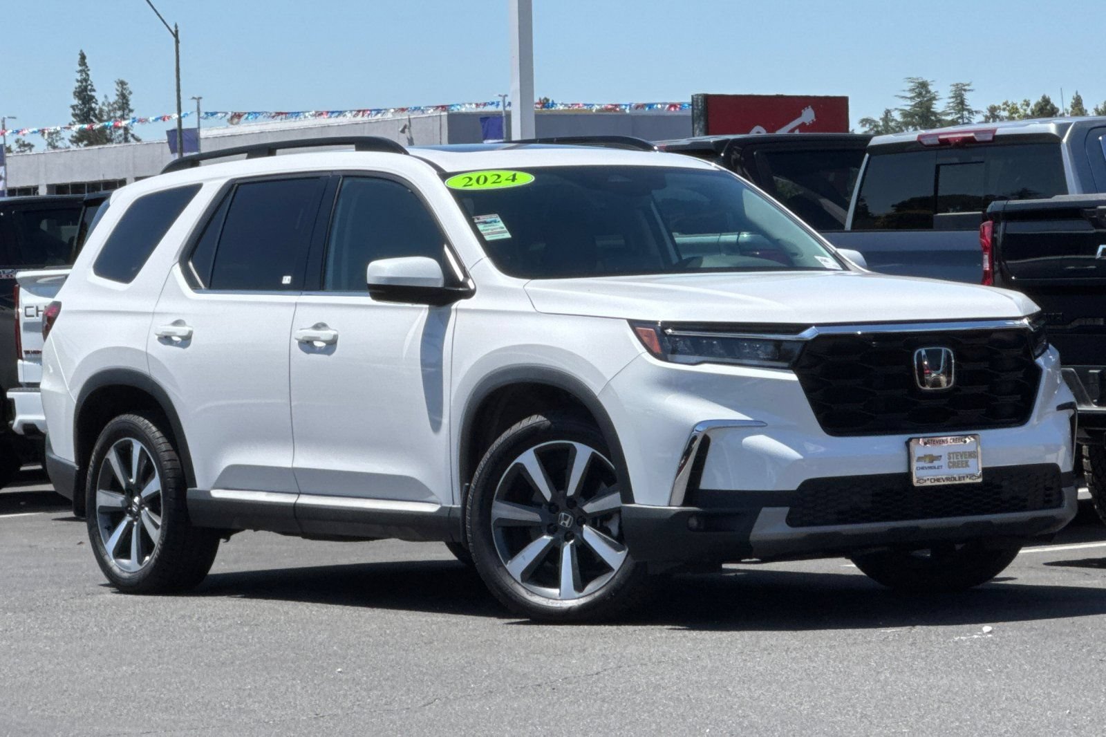 Used 2024 Honda Pilot Touring image 2