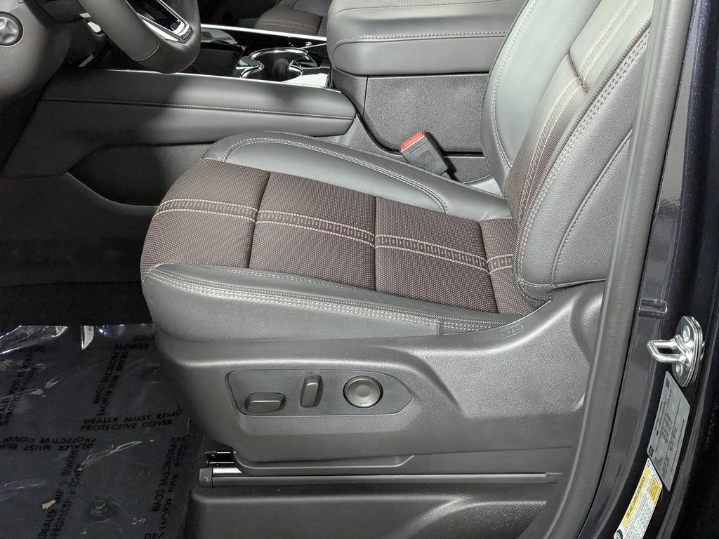 Used 2026 Chevrolet Tahoe High Country AWD/4WD image 18