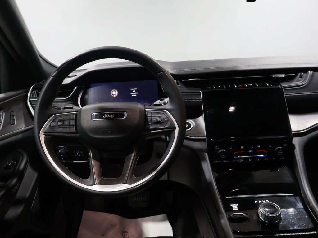 Used 2024 Jeep Grand Cherokee L Limited w/ Luxury Tech Group II image 17