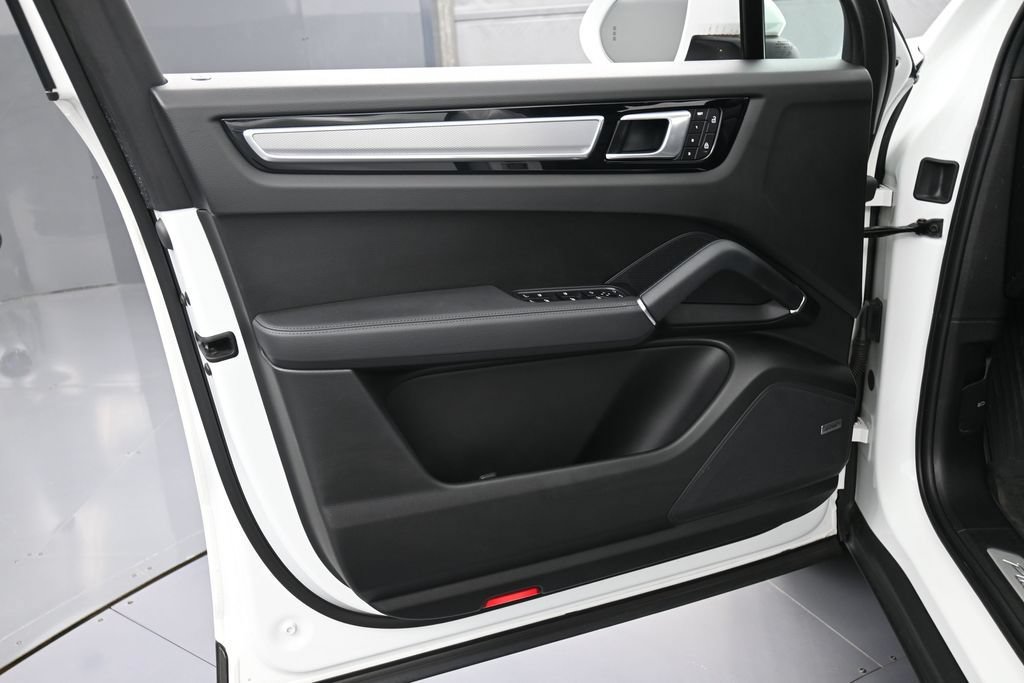 Certified 2022 Porsche Cayenne Platinum Edition AWD/4WD image 15