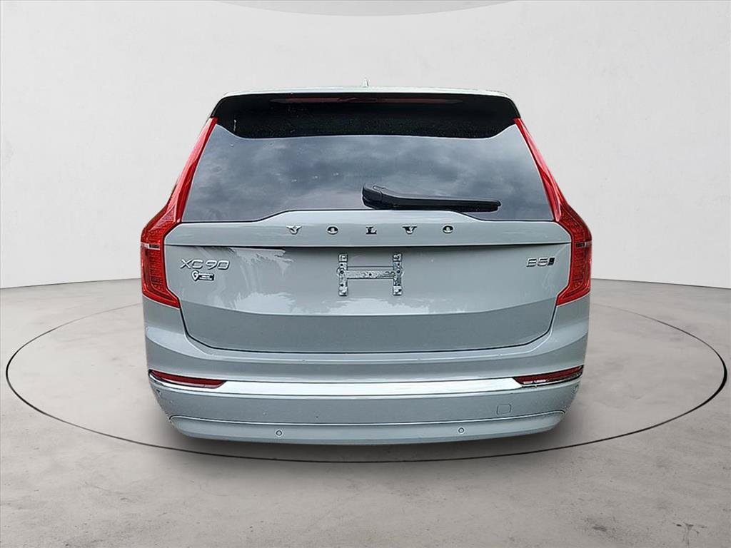 Certified 2025 Volvo XC90 B5 Core w/ Climate Package AWD/4WD image 4