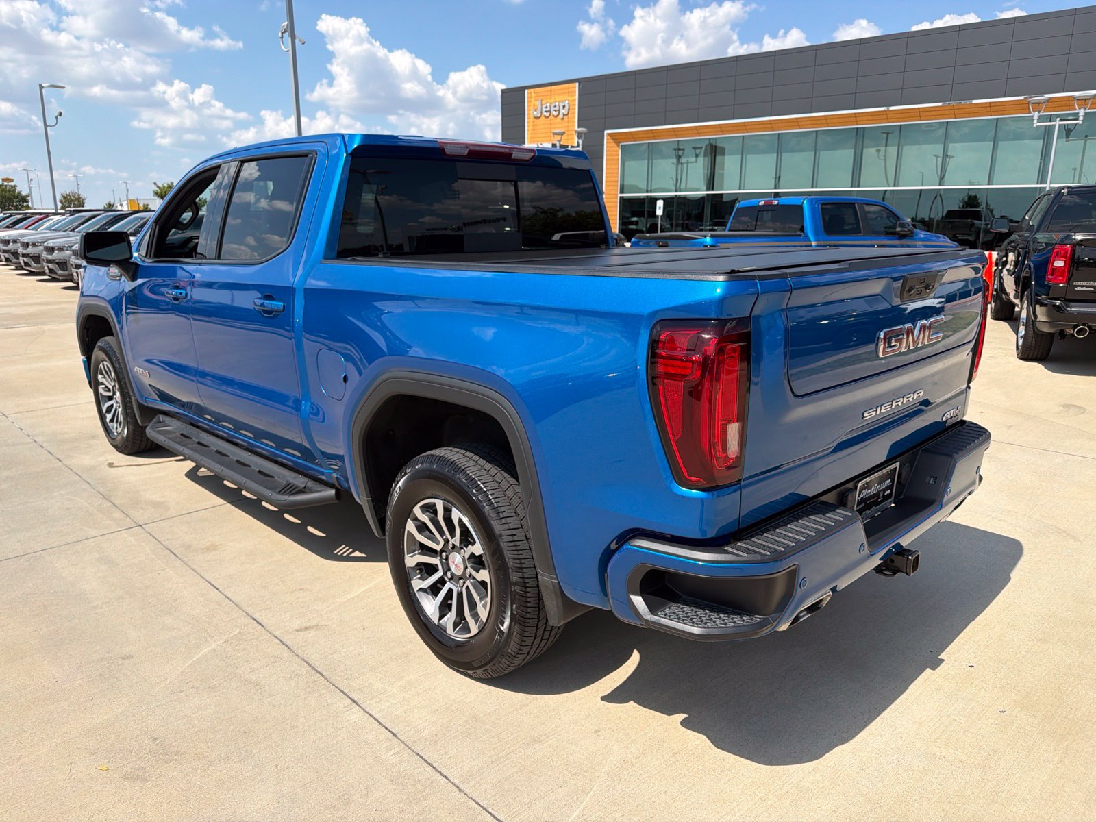 Used 2023 GMC Sierra 1500 AT4 w/ AT4 Premium Package AWD/4WD image 3