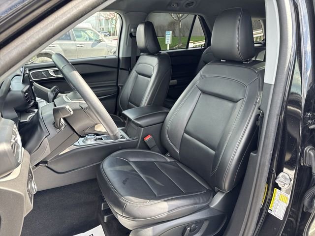 Used 2023 Ford Explorer XLT w/ Equipment Group 202A AWD/4WD image 15