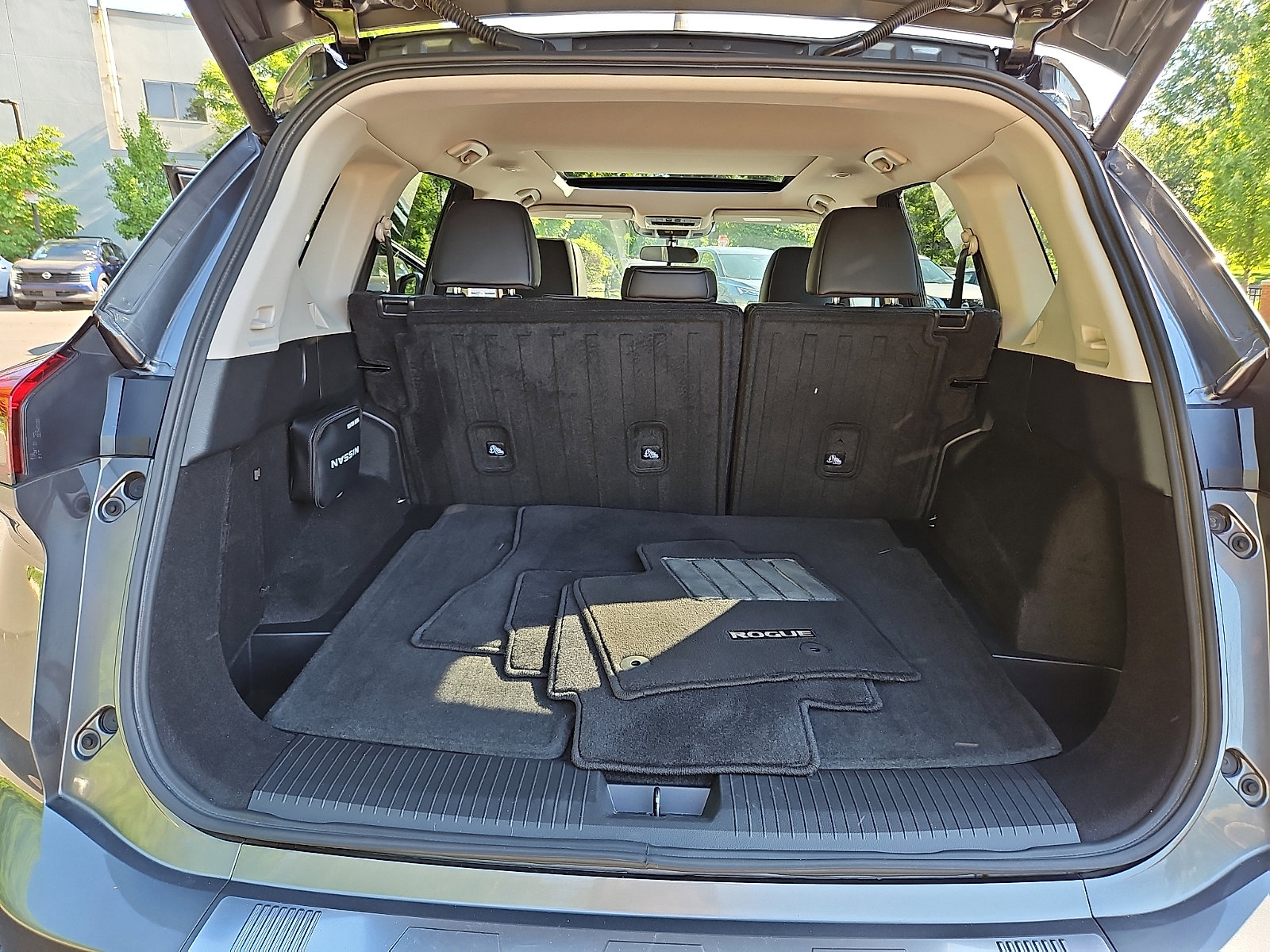 Certified 2024 Nissan Rogue SV w/ SV Premium Package AWD/4WD image 28