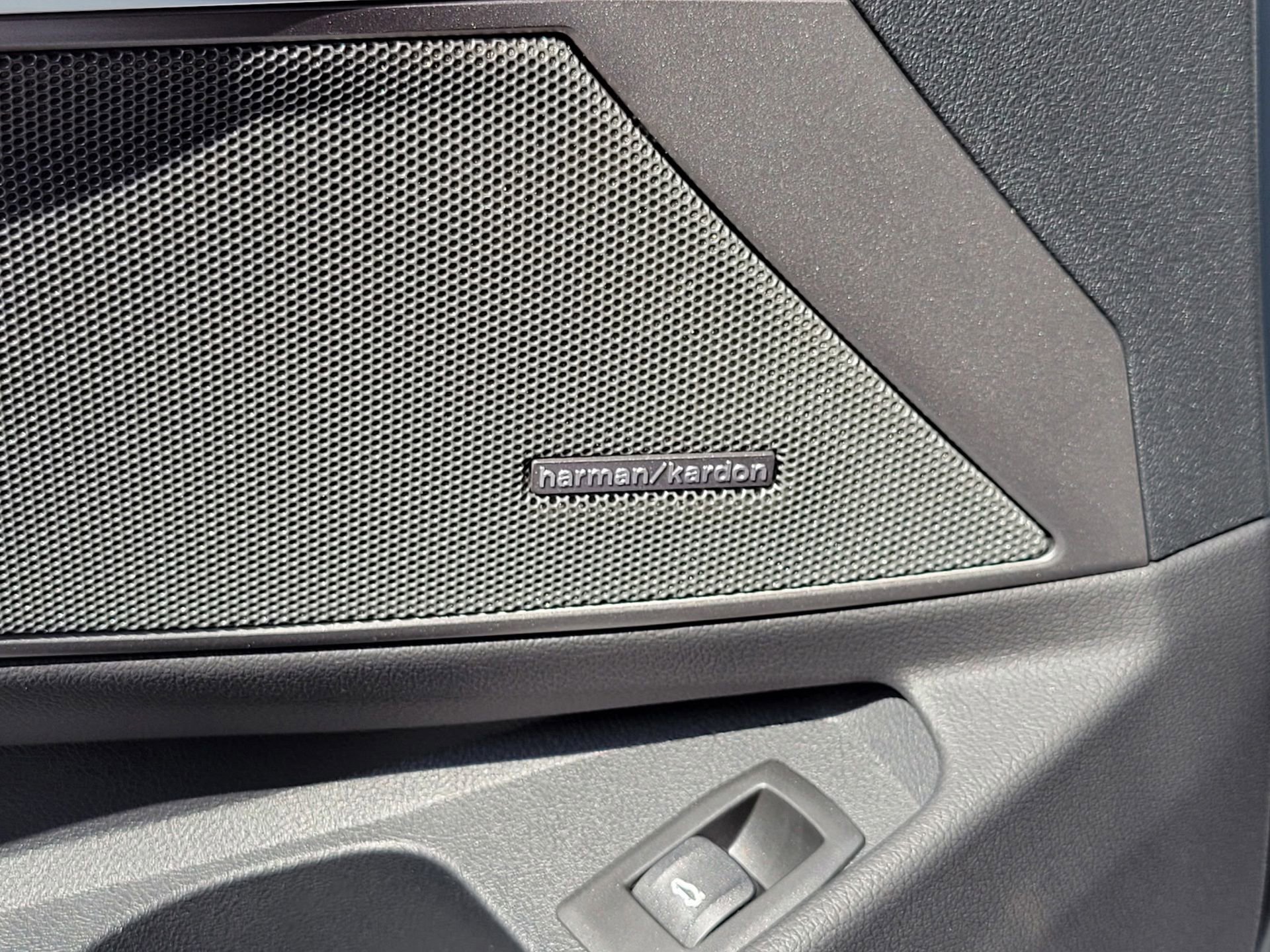 Used 2025 BMW M3 w/ Executive Package RWD image 24