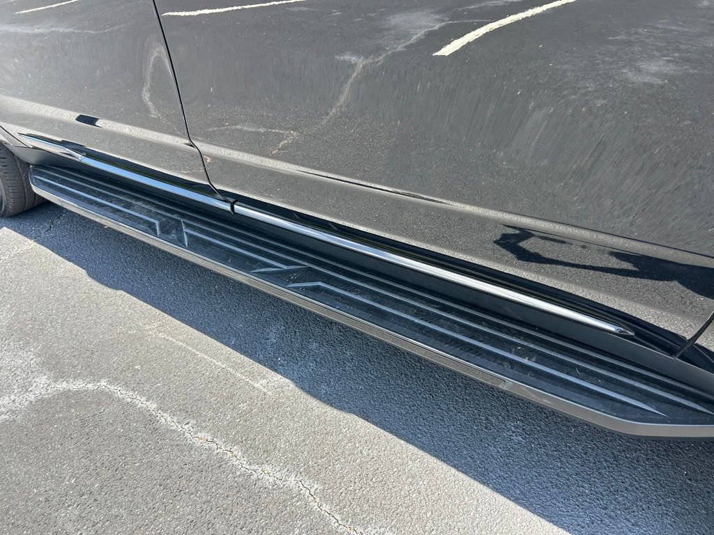 Used 2023 Cadillac Escalade ESV Premium Luxury AWD/4WD image 28