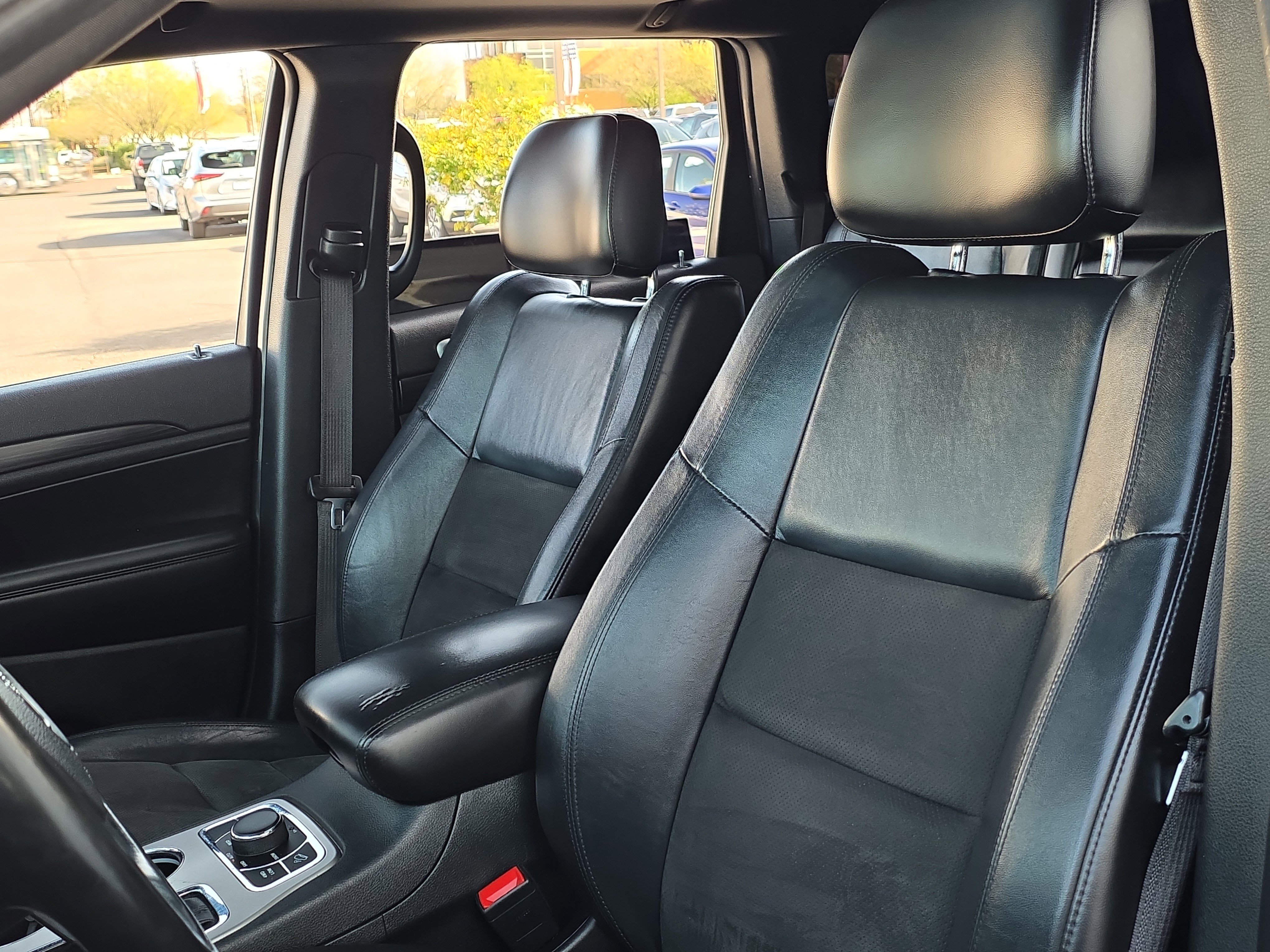 Used 2022 Jeep Grand Cherokee Laredo X image 14