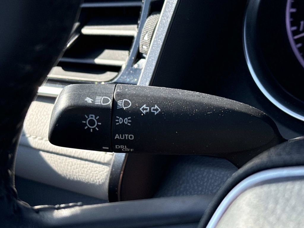 Used 2018 Toyota Camry XLE FWD image 23
