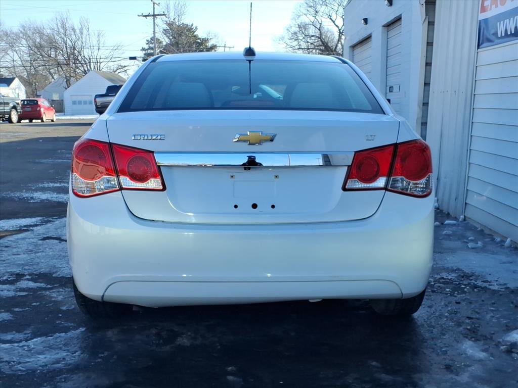 Used 2016 Chevrolet Cruze LT w/ Sun And Sound Package FWD image 4